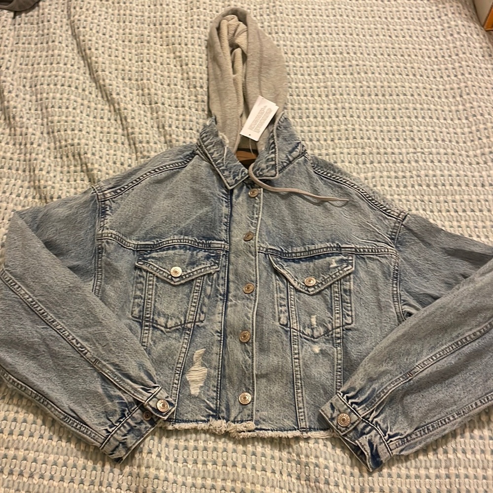 NWT American Eagle cropped hooded jean jacket